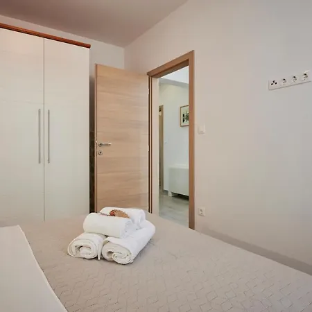 Laurus Διαμέρισμα Τρογκίρ