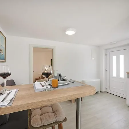 Laurus Τρογκίρ