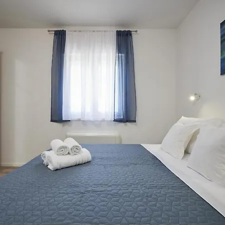 Laurus * トロギール